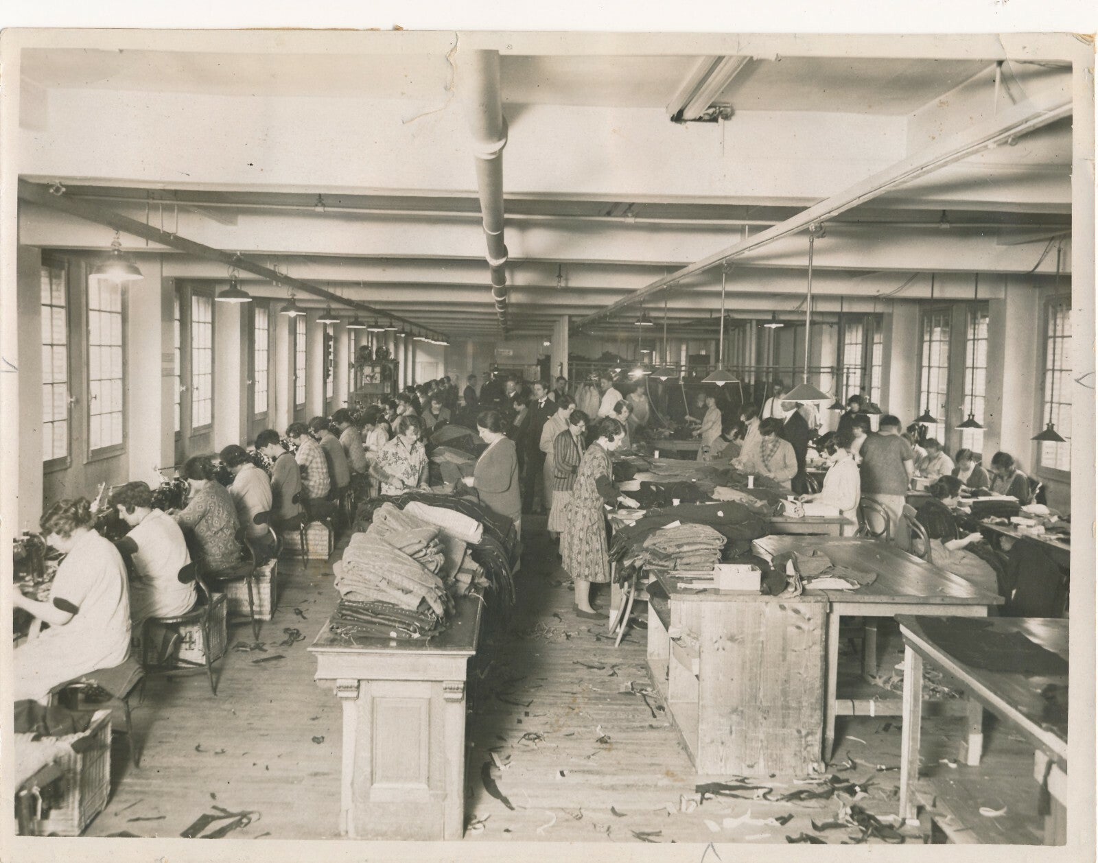femmes Atelier couture v. 1920 travail mode photo photographie argentique