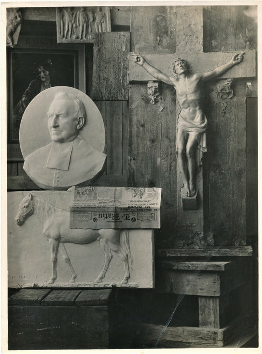 Atelier sculpture argentique 1932 Christ Croix médaillon photo photographie