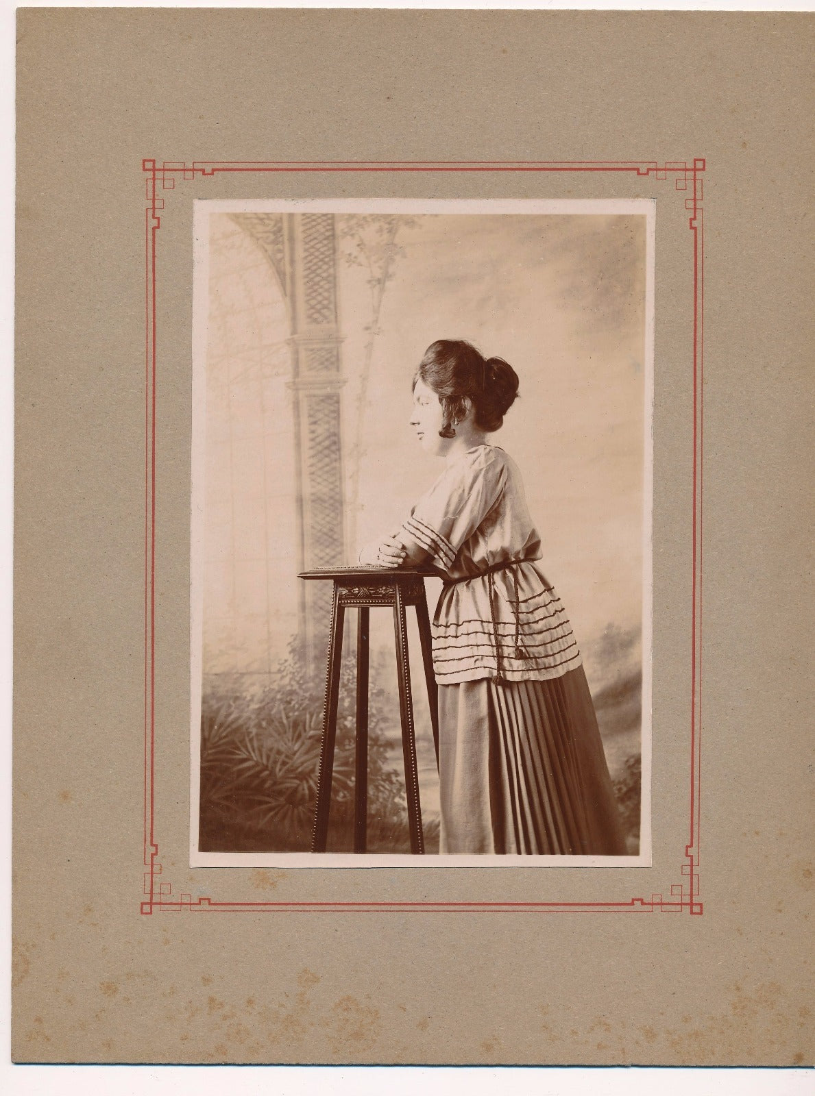 Femme vue de profil citrate vers 1920 vintage d'époque photographie