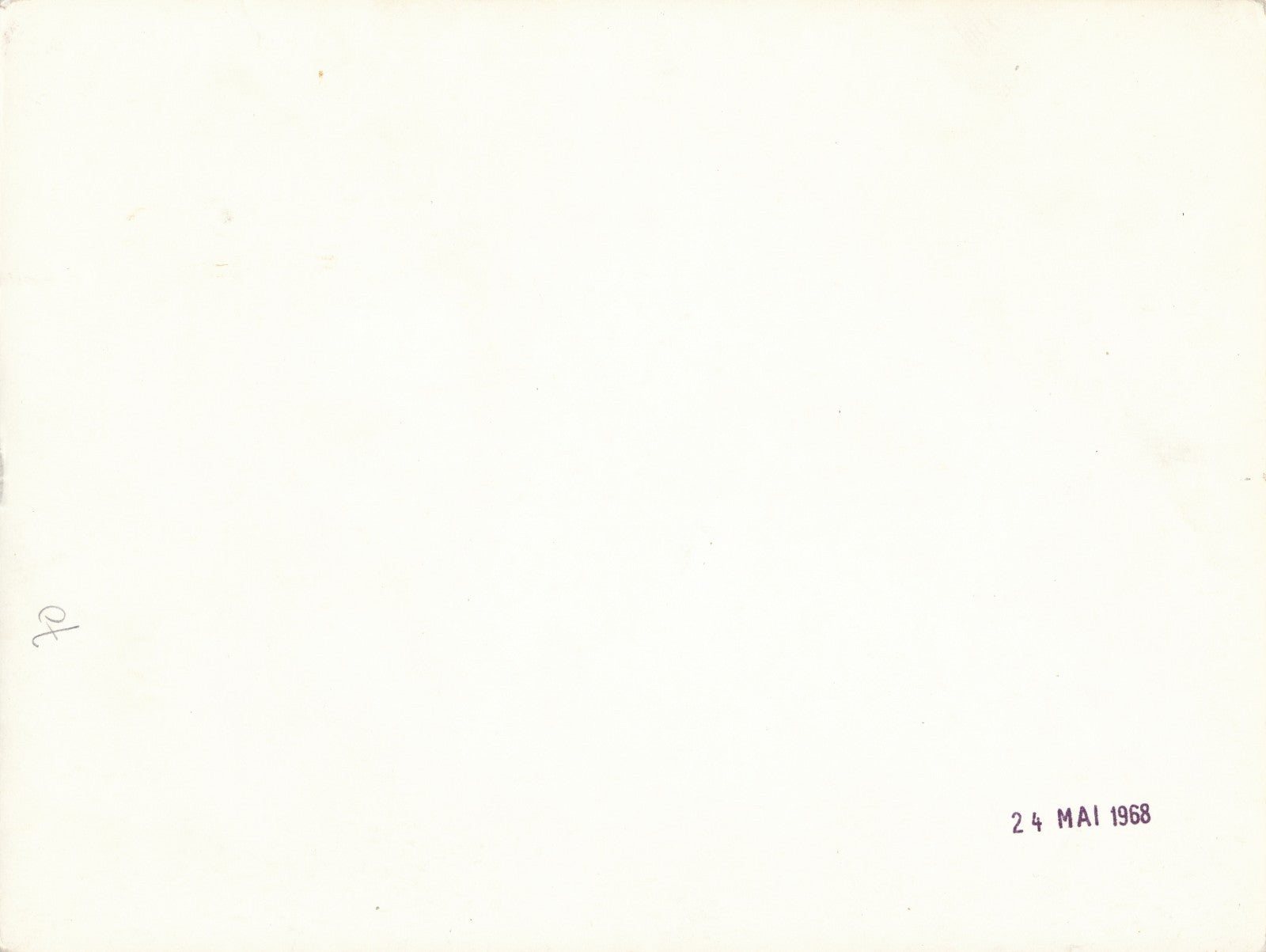 photo Mai 1968 après affrontements véhicules brûlés boulevard St Germain vintage