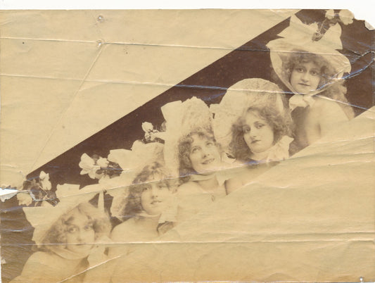 Photomontage visage même jeune fille sourire yeux chapeau albumine v. 1890 photo