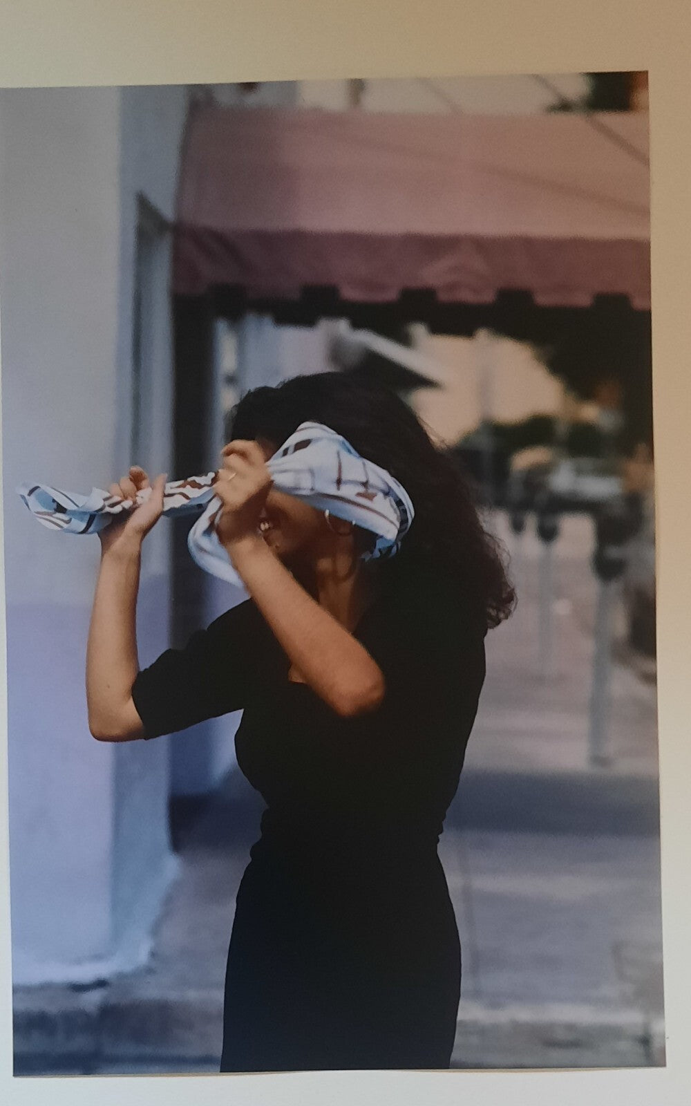 Mode publicité 2 tirages couleur photo photographie rue femme foulard