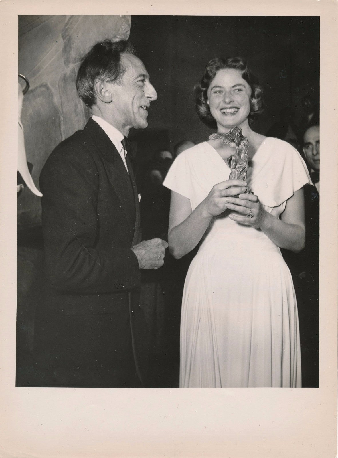 Ingrid Bergman et Jean Cocteau photographie argentique d'époque 1948 Louvre 