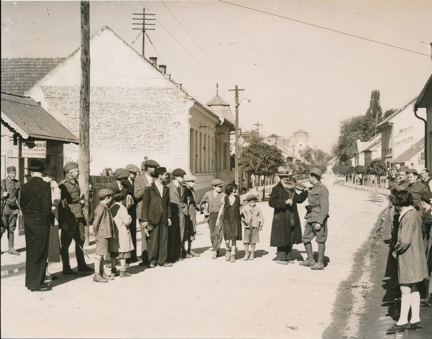 Tchèques Hongrie minorité accueil musique photographie photo 1938 Cecil Phillips
