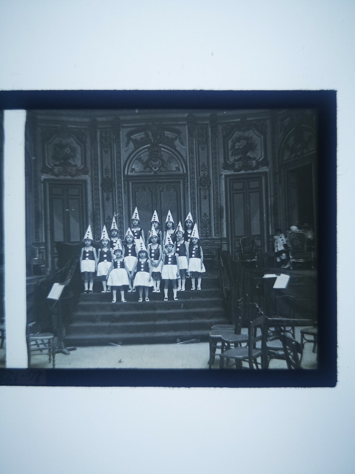 La revue enfantine déguisement clown photo photographie positif verre stéréo