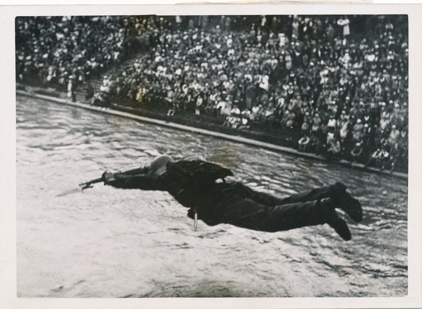 Autriche Vienne plongeon dans le Danube police démonstration photo photographie