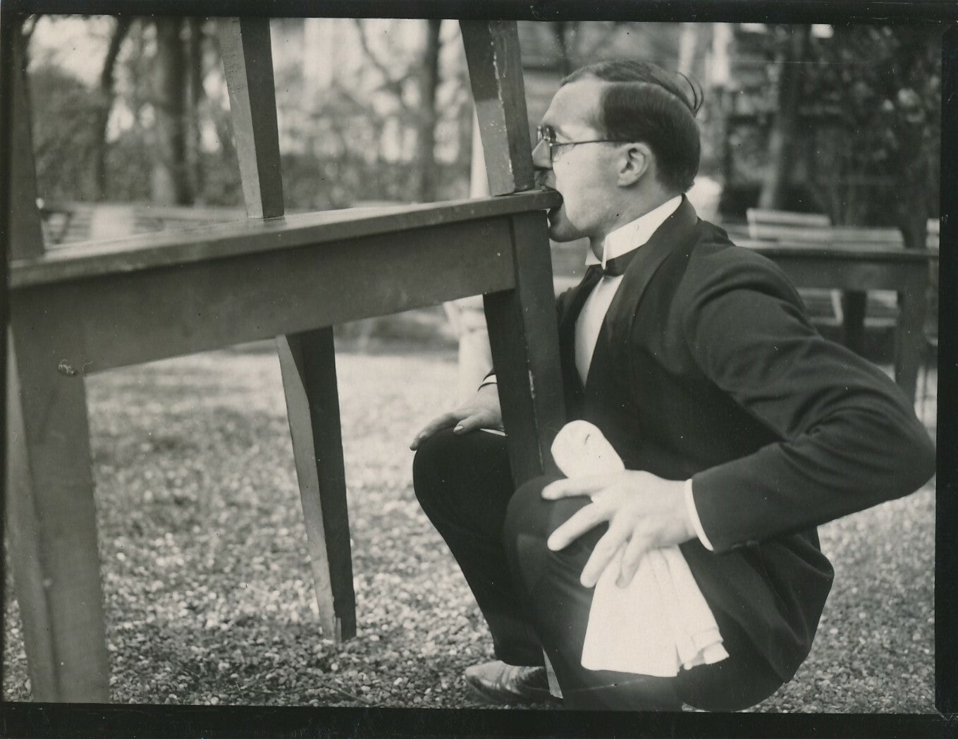 Étonnant Girandi maître d’hôtel à la mâchoire d’acier ! photo photographie table