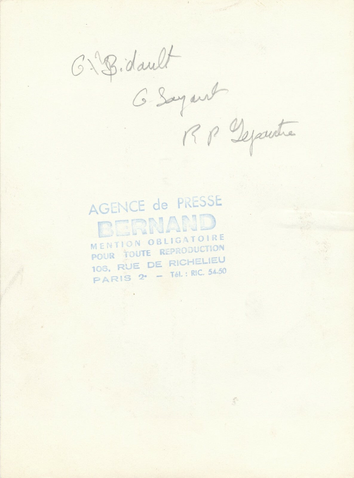 Georges Bidault avec le révérend père Lepoutre photographie argentique d'époque