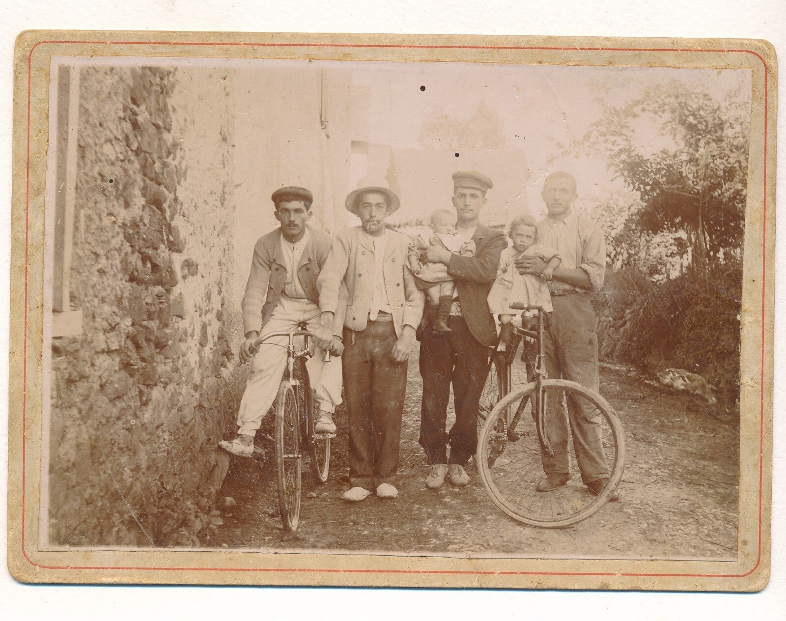 Jeunes hommes, enfants et bicyclettes cycle papier citrate 1908 photographie