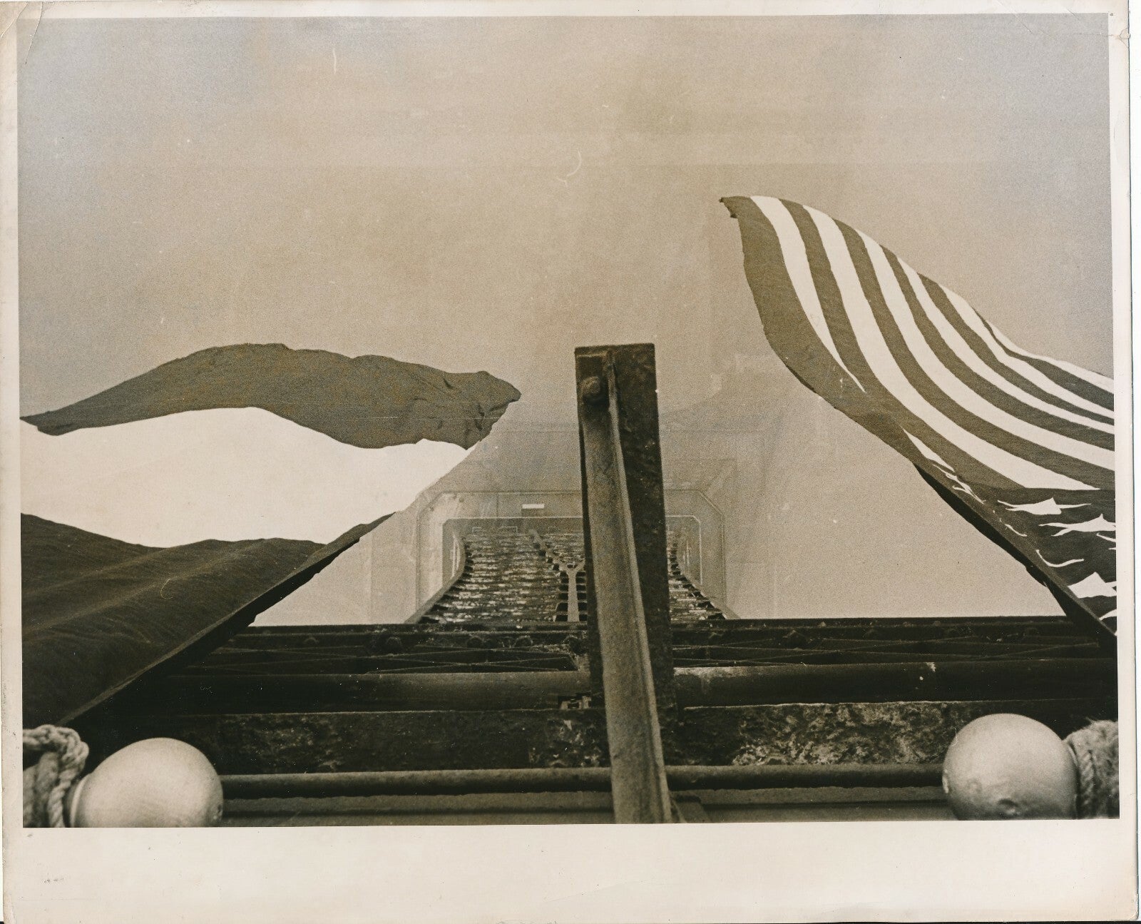 Paratonnerre Benjamin Franklin tour Eiffel Paris photo photographie drapeau 