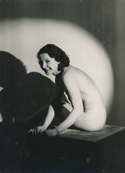 femme sourire ombre tirage argentique époque Ilesco photographie sexy nu