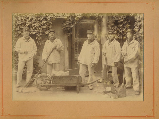 balai nettoyage brouette écriture humour albumine c. 1890 photo photographie