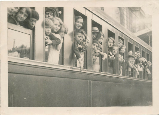 Départ d’enfants train beaux regards photo photographie wagons