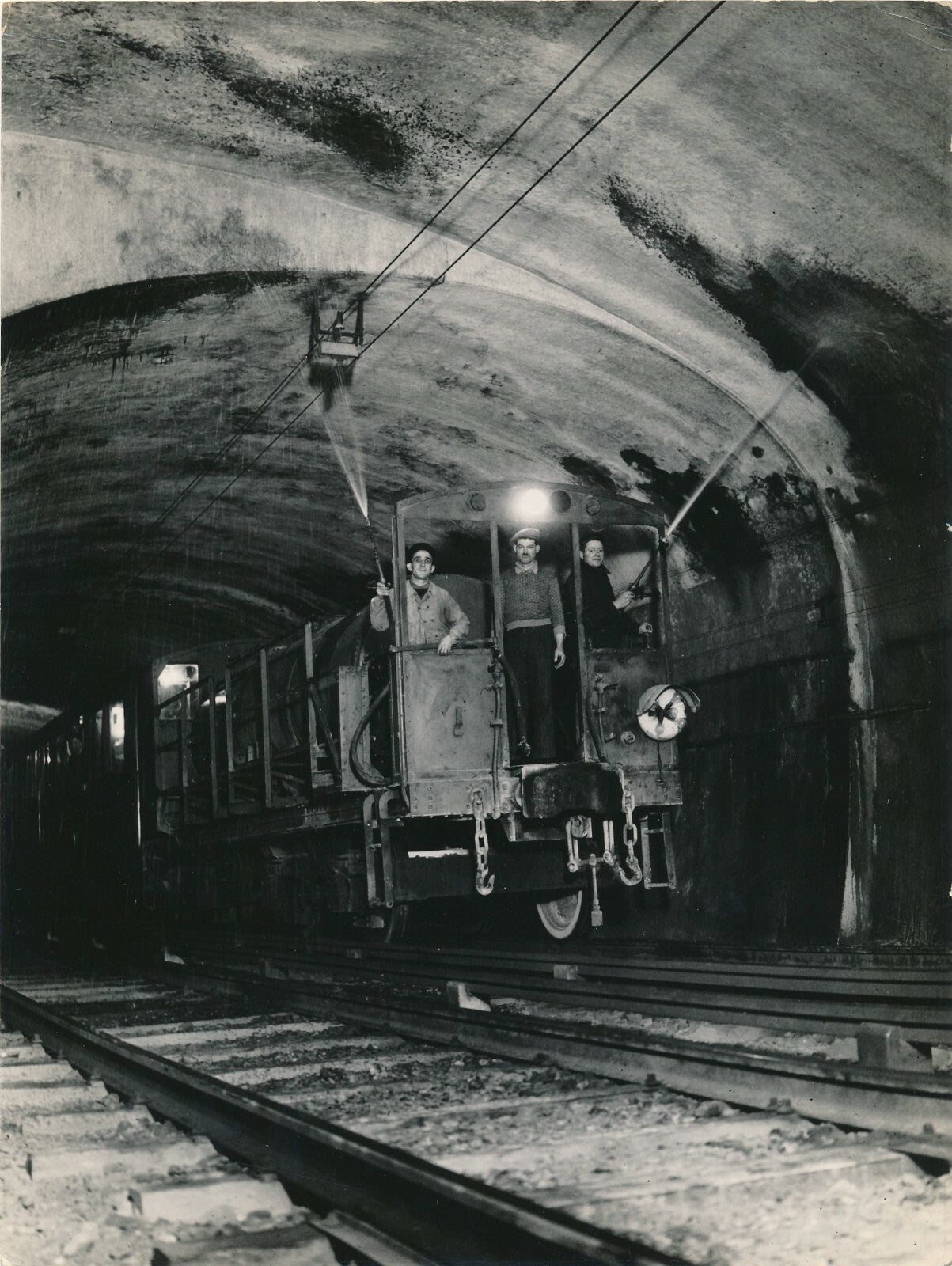 lavage lignes de métro RATP photo photographie v. 1945 wagons
