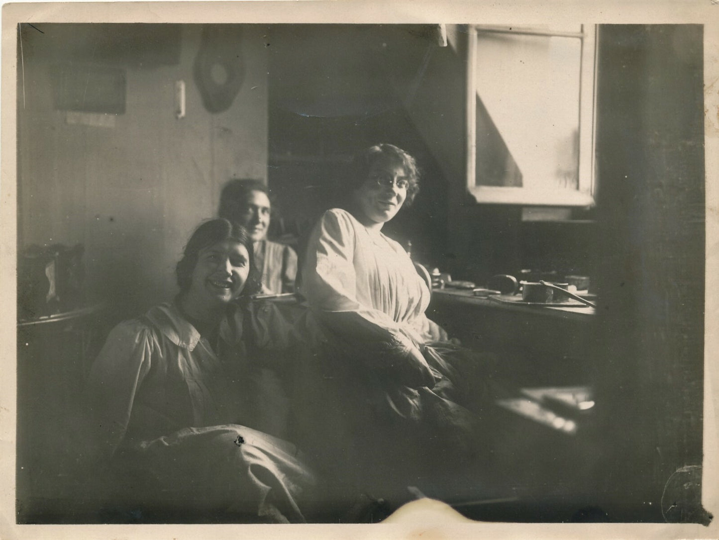 peinture laque ? atelier 3 tirages argentique époque 1930 boite photo artisan