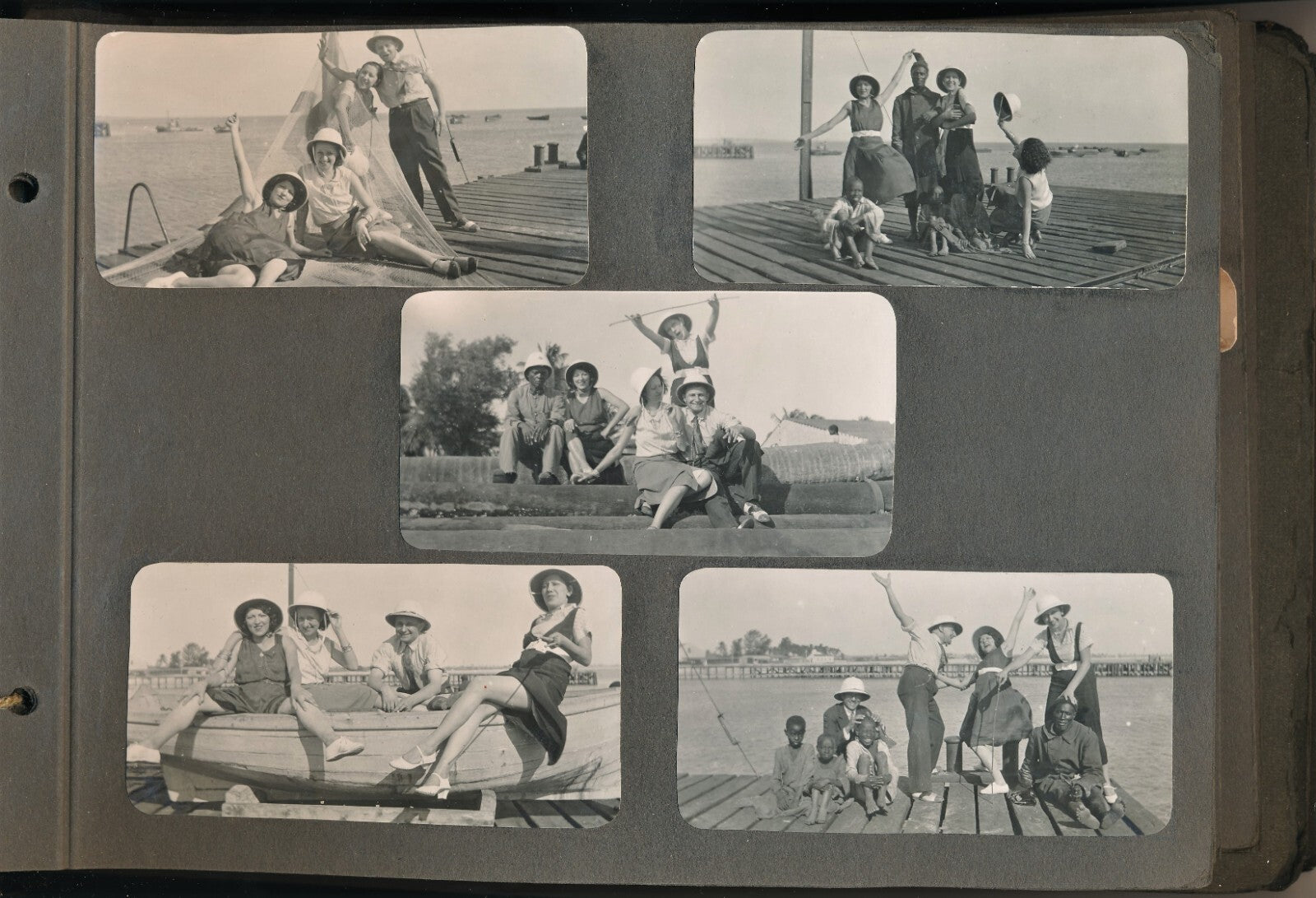 2 album photos illustrant la vie d'une femme (1920-1960) snapshots amateur
