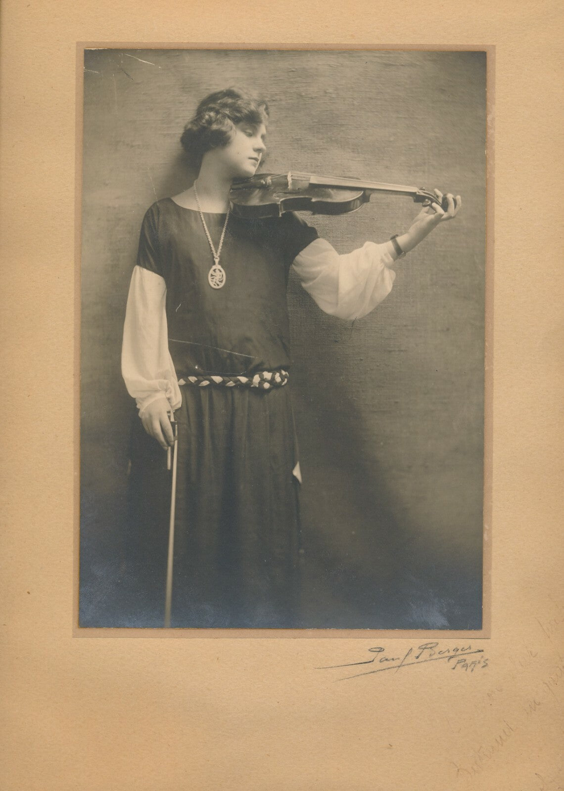 Elsa QUESADA violoniste Colombie photographie dédicacée signée Paul 