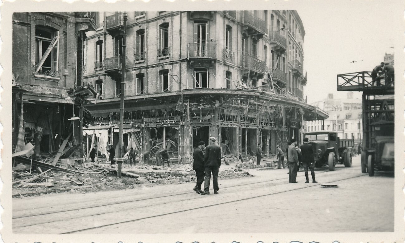 2 photos Le Havre bombardements RAF 1941 photo photographie Monoprix Printemps