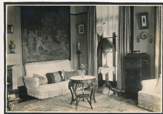 Intérieur bourgeois avec tapisserie photo photographie design mobilier v. 1930