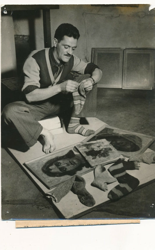 Le peintre Joseph CHRISTOPHE peinture chaussette photo photographie Clausen 1952