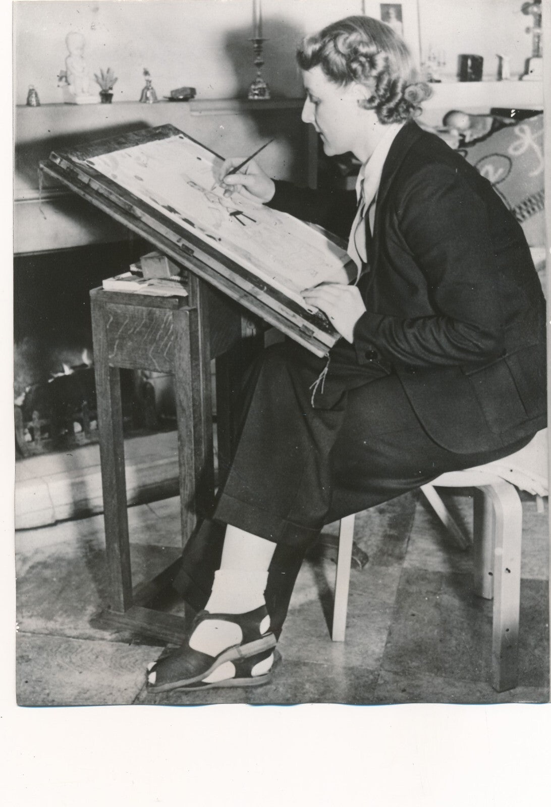 Elizabeth HAFFENDEN artiste costume dessinatrice photo photographie époque