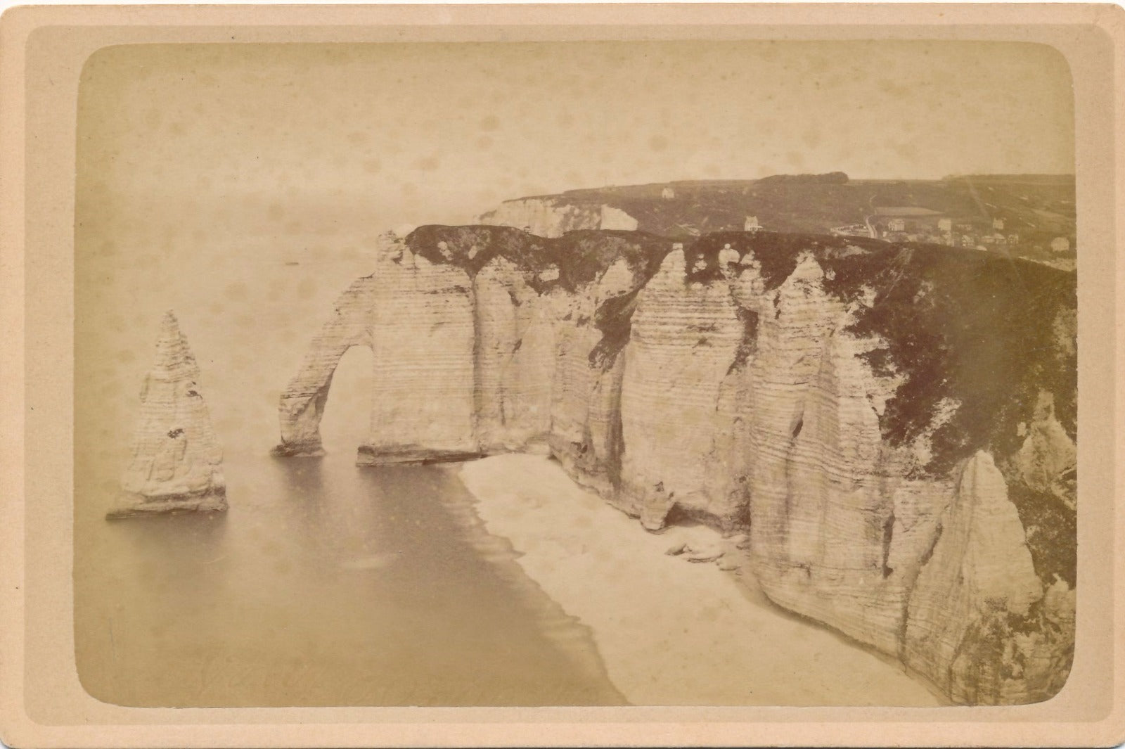photographie etretat aiguille falaise albumine vers 1880