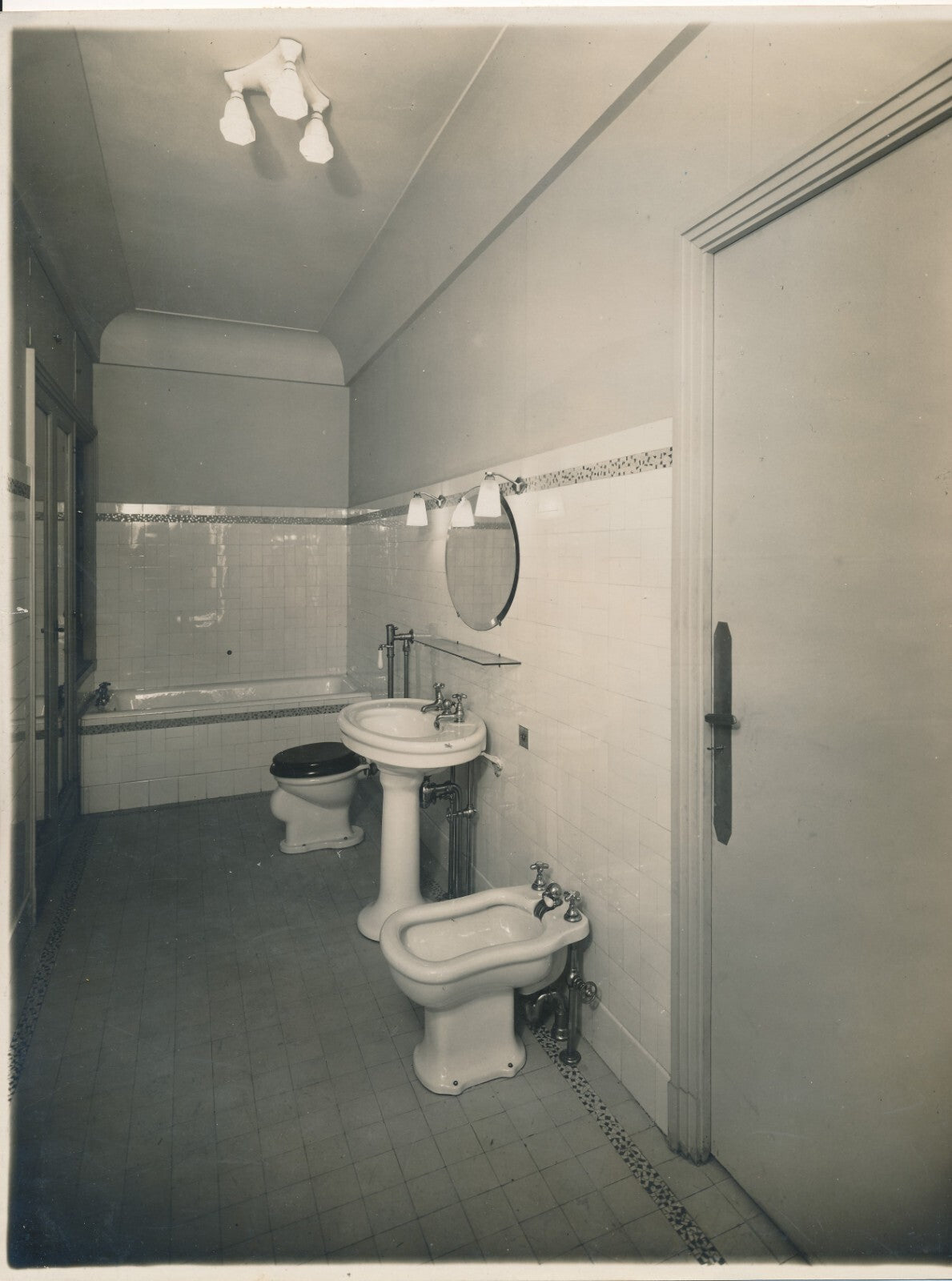 Design intérieur salle d eau photo photographie lavabo bidet baignoire v. 1930