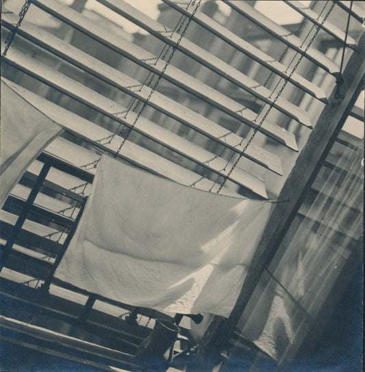 photo Composition linge aux persiennes tirage argentique époque