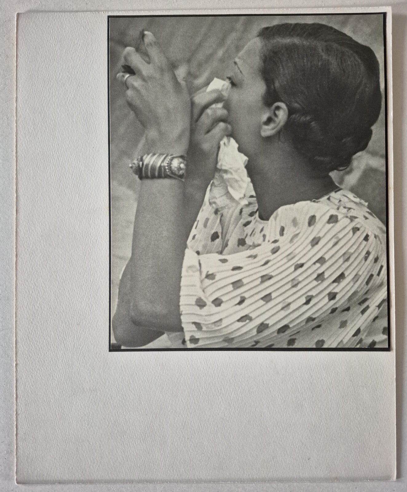 3 photo époque femme se maquillant années 30 mis en scène soigné photoghie