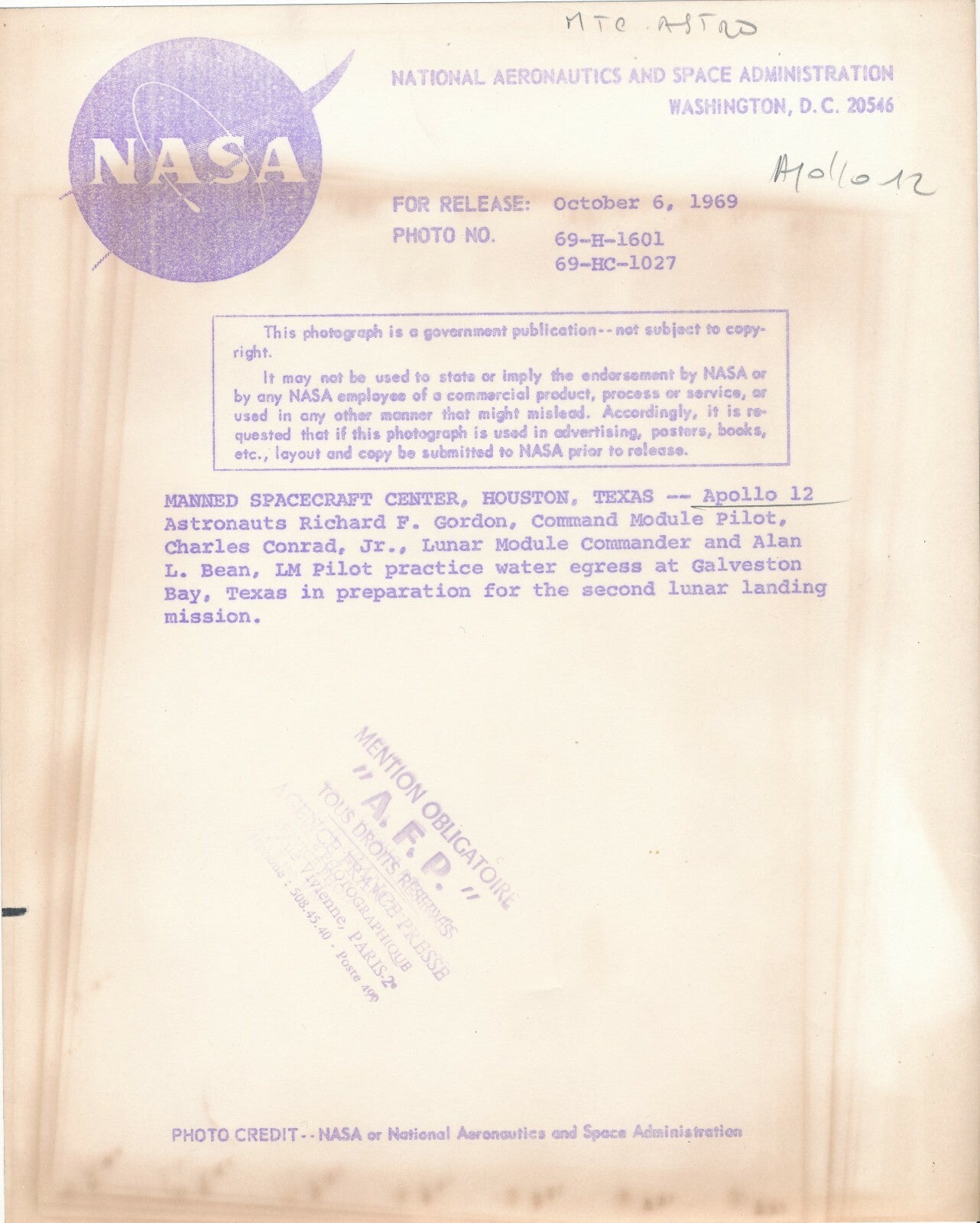 Mission Apollo 12 1969 préparation capsule mer photo photographie Nasa