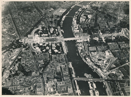 Photo aérienne Attr. Roger HENRARD photo photographie Tocadéro Eiffel Paris