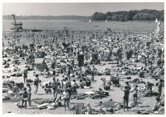 Strandbad Wannsee rivière Havel Berlin, baigneurs plage photo photographie 1964