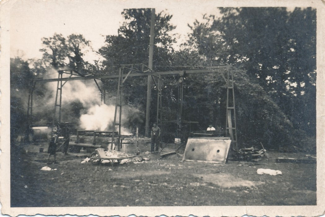 Fabrication de charbon de bois  4 photographies amateur, vers 1920 30 photo