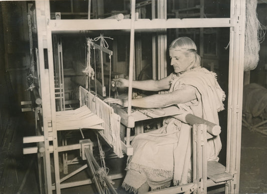 Raymond DUNCAN tissage métier artiste photo photographie époque 1941