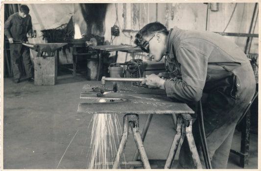 Photographie apprenti soudure 2 tirage argentique d'époque v. 1960 ouvrier
