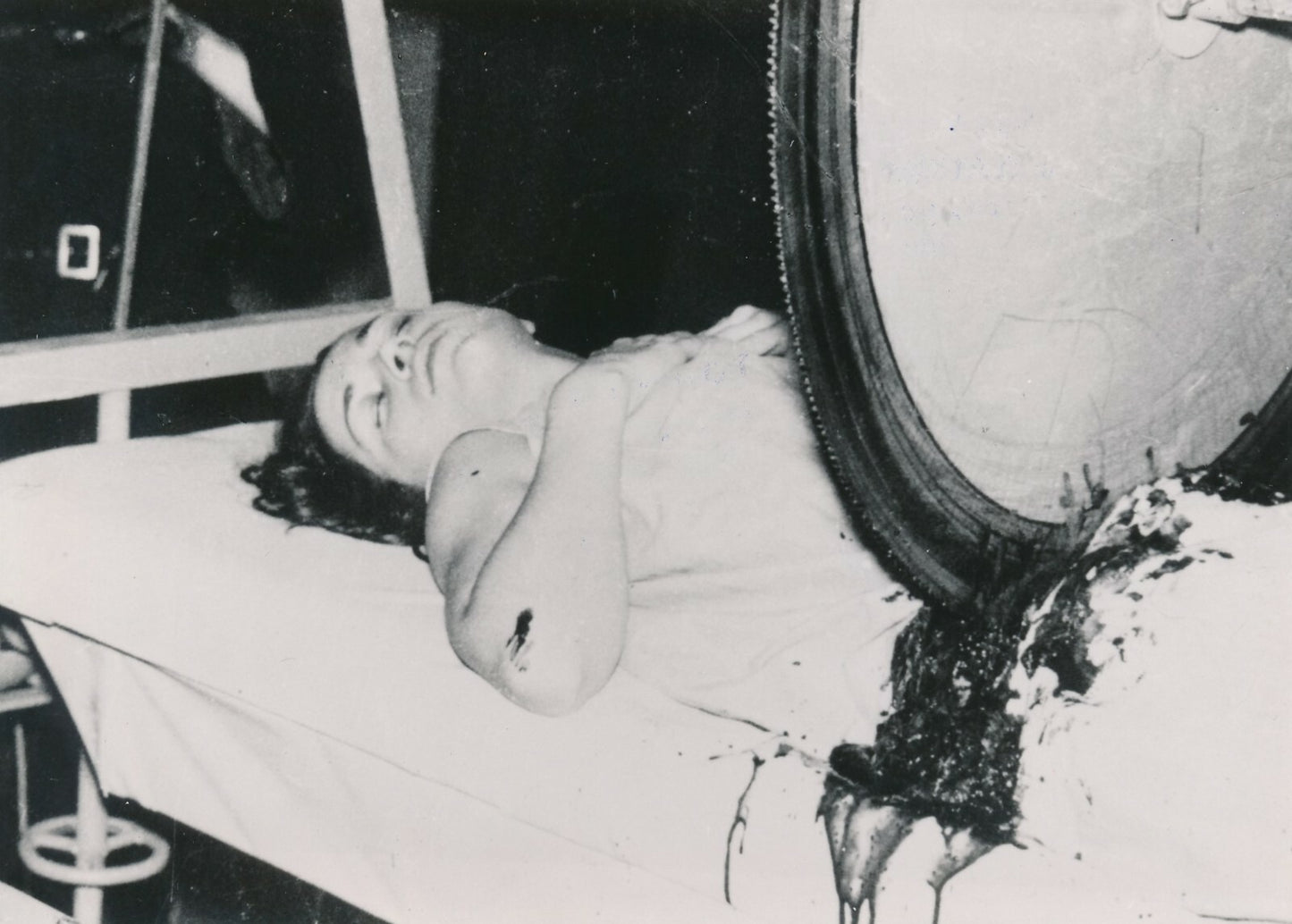 Illusionnisme horreur découpe femme photo photographie magie