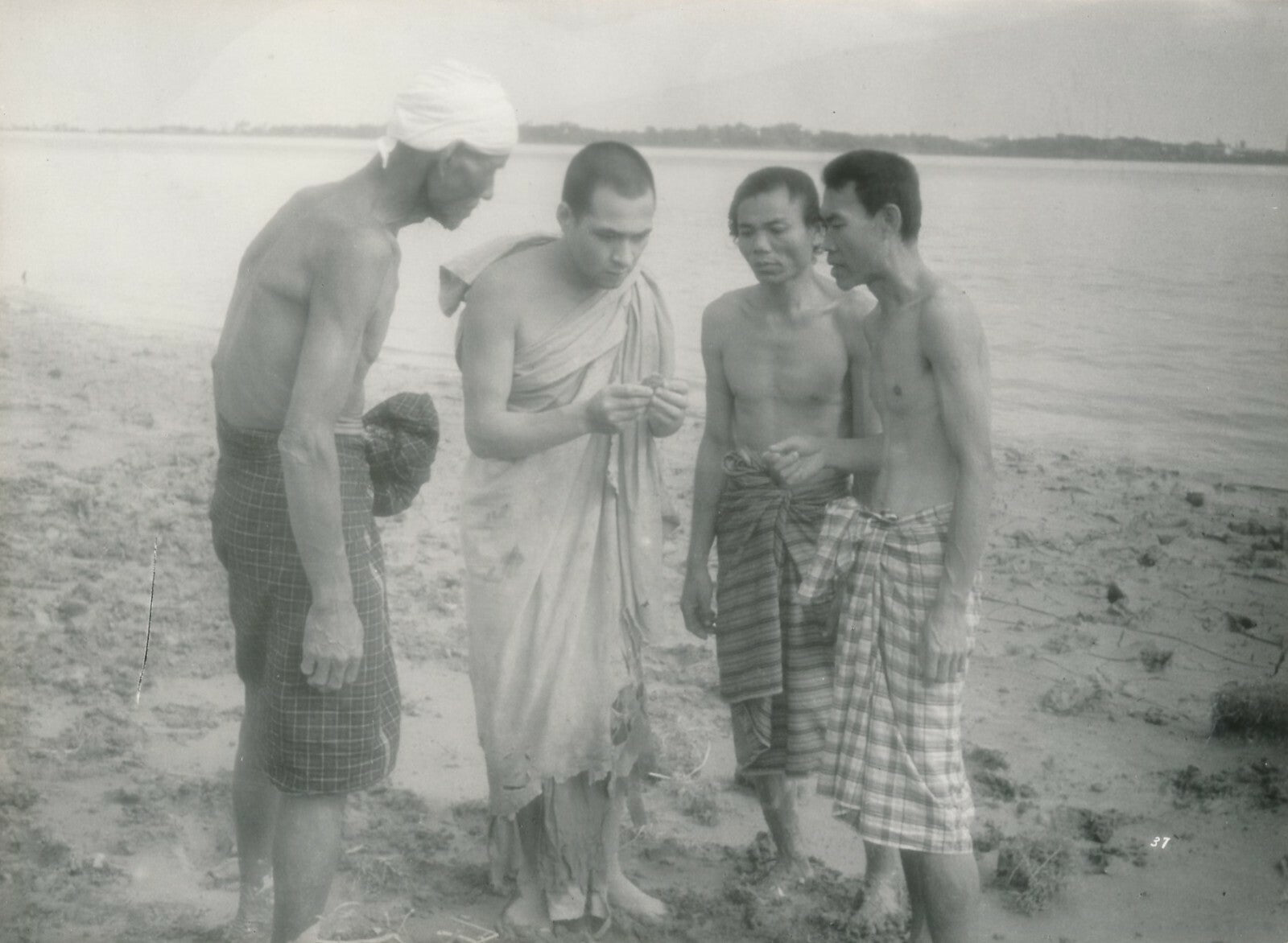 Cinéma Kon Ichikawa : Biruma no tategoto 8 photos époque vintage Harpe Birmanie