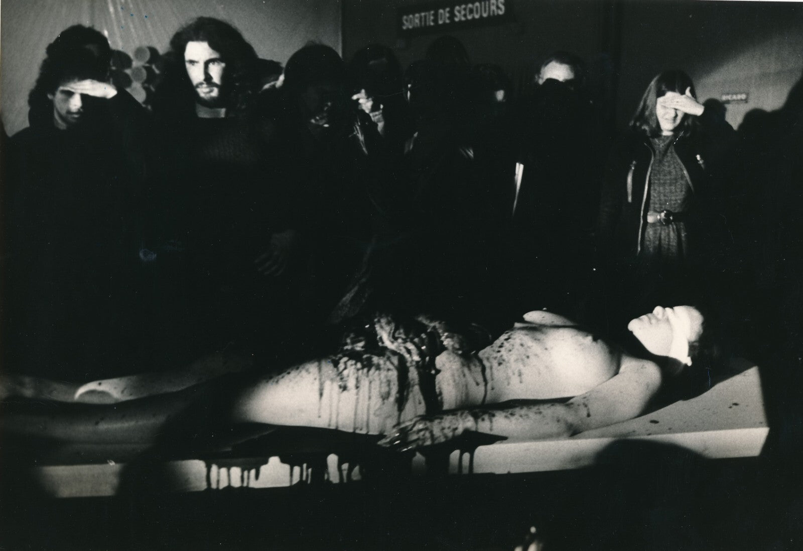 Herman NITSCH Action 48 artiste Autriche Paris 1975 3 photos photographie époque