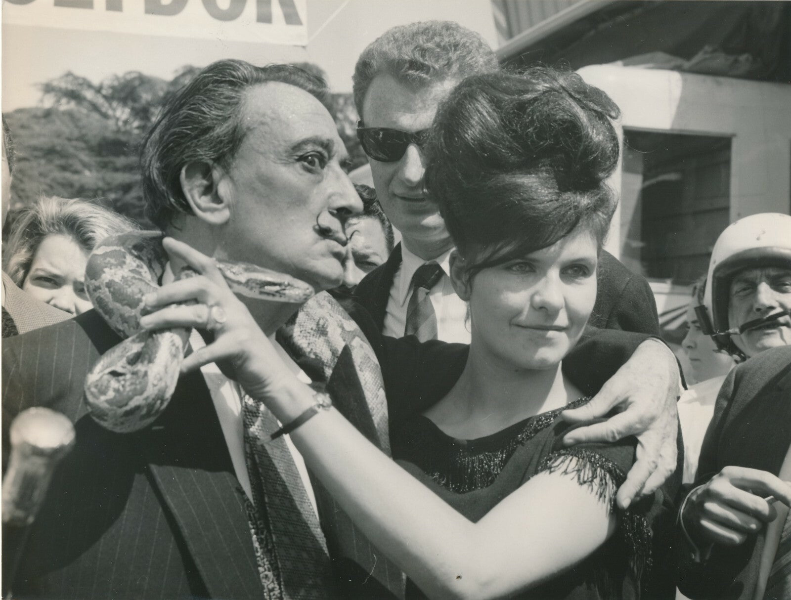 Salvador DALI à la foire du Trône serpent photo photographie époque