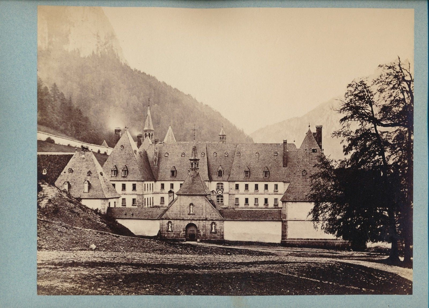 Le monastère de la Grande Chartreuse Isère photographie albumine 1880