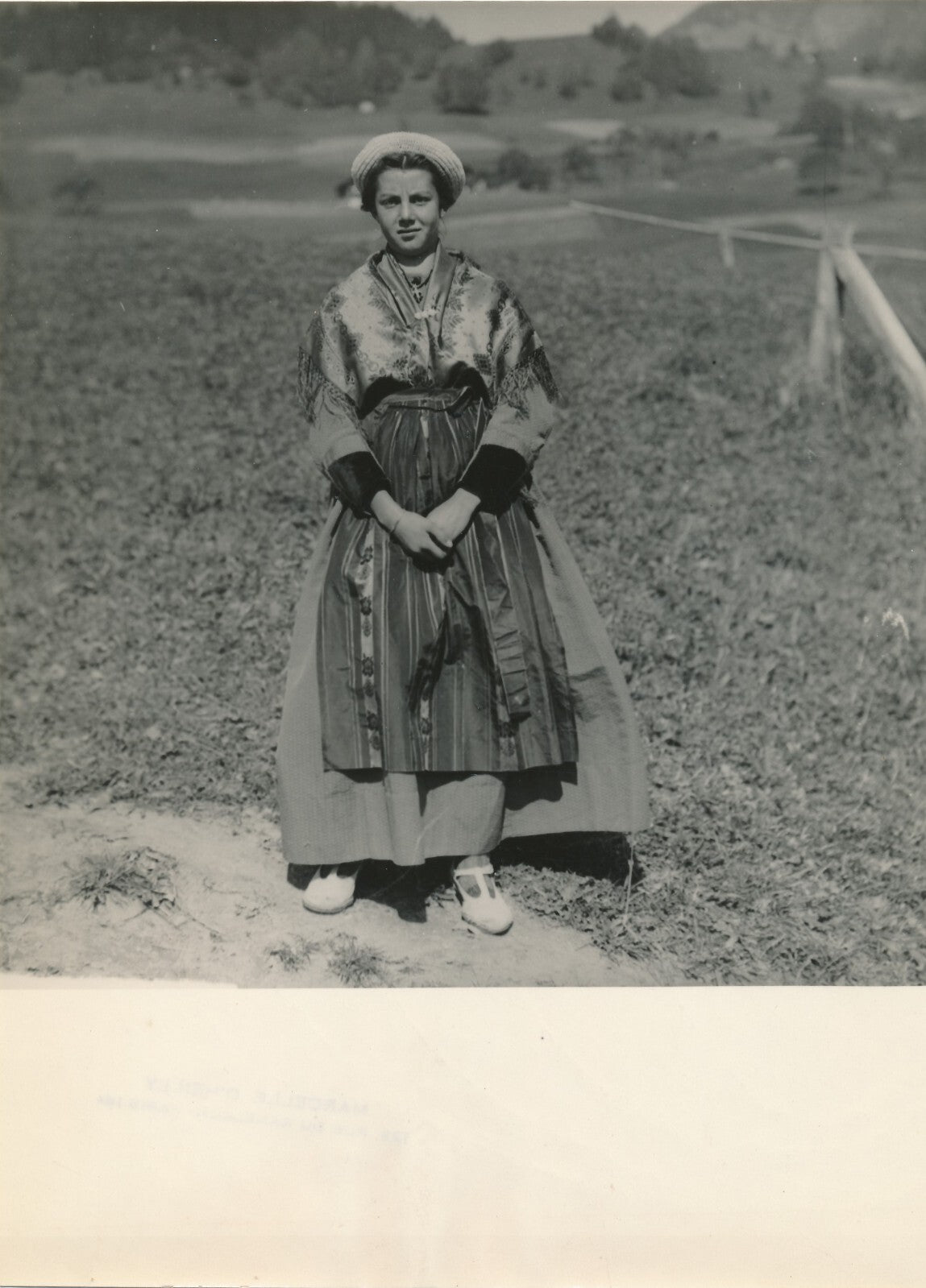 Marcelle d’HEILLY costume reportage Haute Savoie vallée Ailes photo photographie