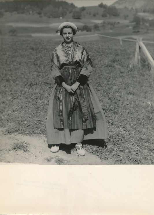 Marcelle d’HEILLY costume reportage Haute Savoie vallée Ailes photo photographie