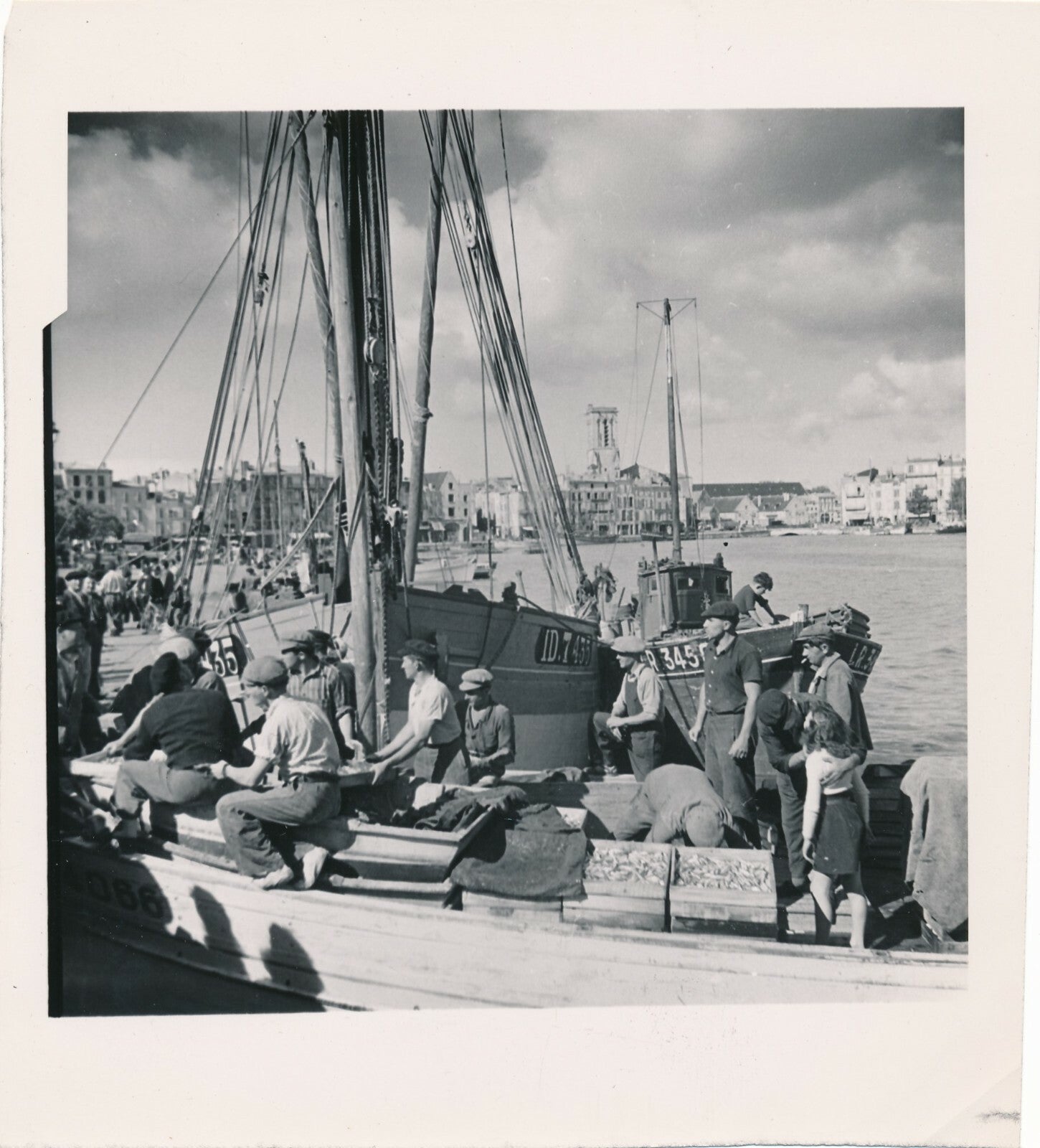 Port de la Rochelle la criée v. 1950 photo photographie pêche