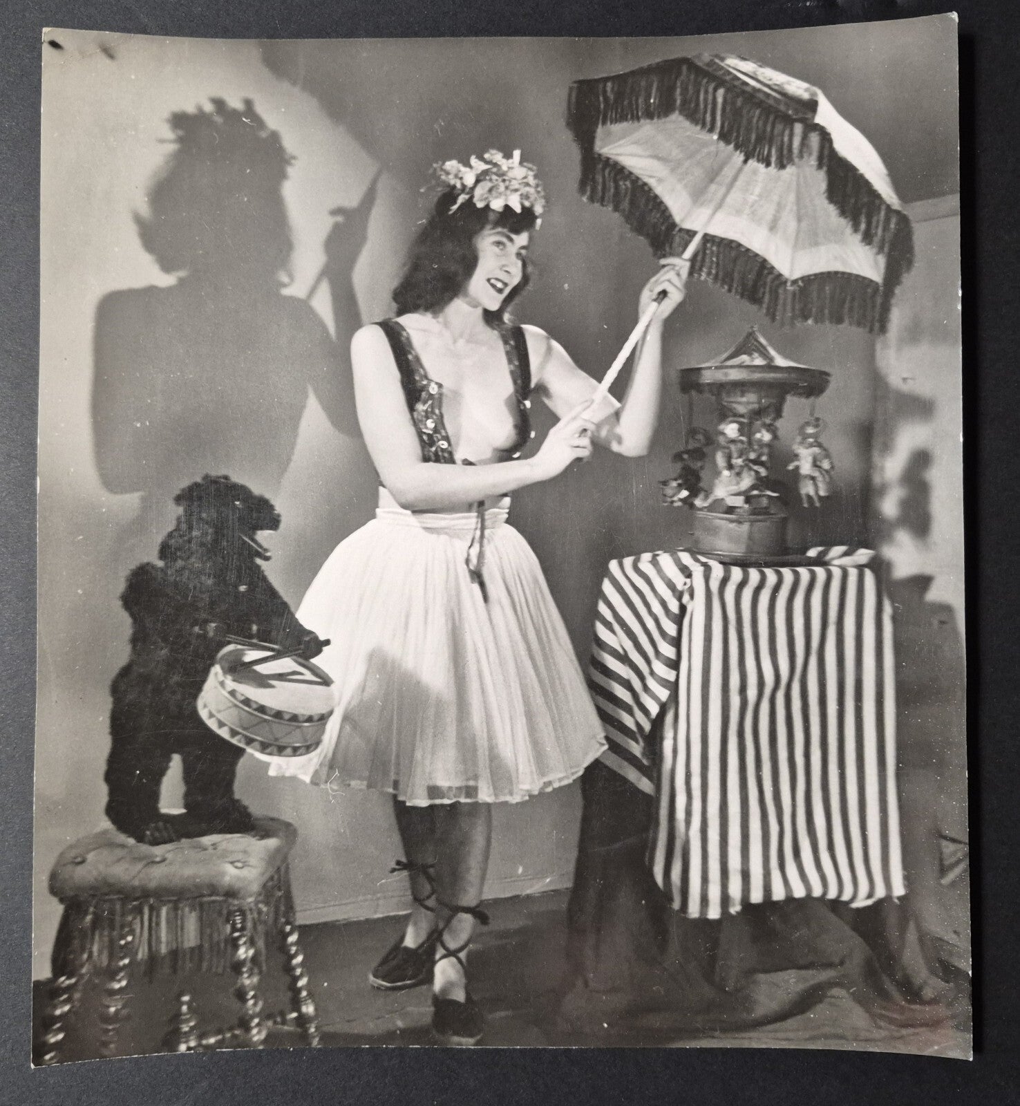 Music-Hall femme sexy ombre photo photographie époque humour