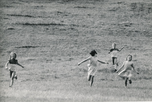 Alain WIENC XXe siècle enfants dans la plaine photo photographie