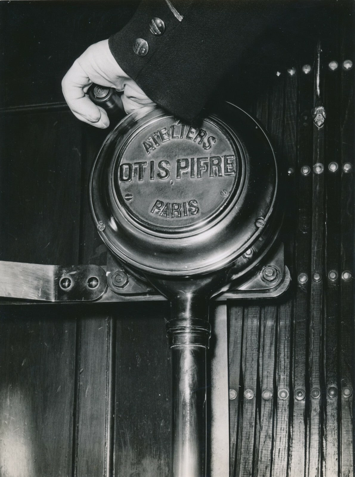  photo photographie époque presse ascenseur Otis Pifre 