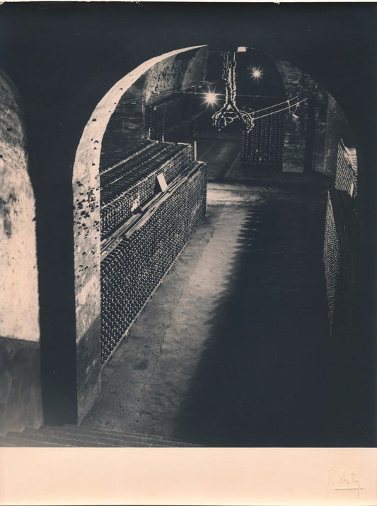Photographie Cellier cave à vin tirage argentique d'époque, v. 1940