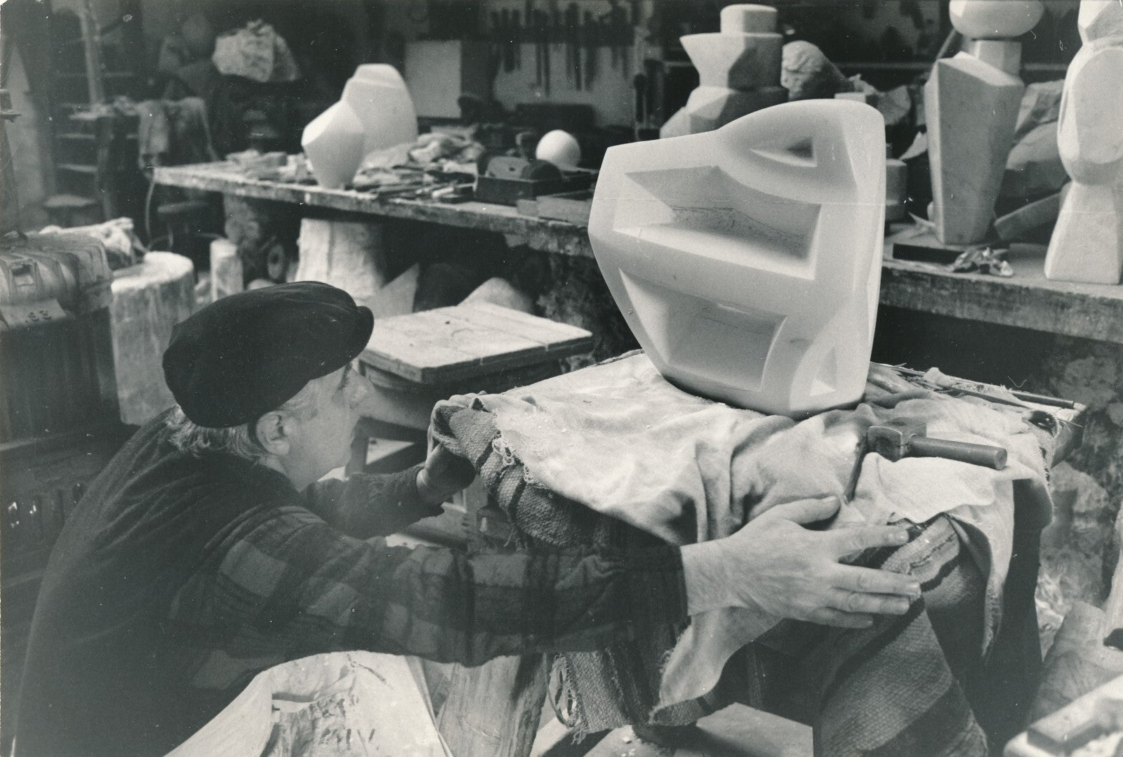 Émile GILIOLI sculpteur photo photographie Léon HERSCHTRITT époque atelier