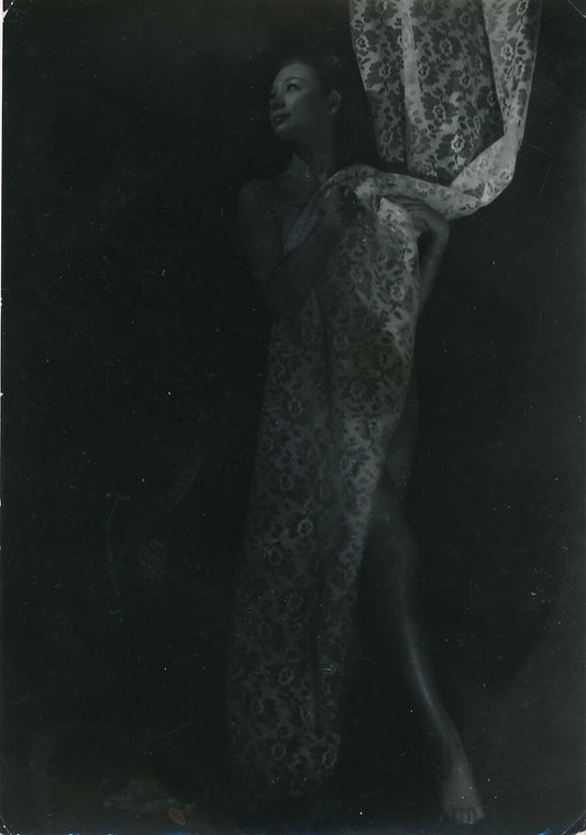 Etude de femme au drapé photo photographie époque argentique