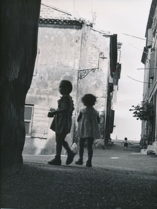 Georges BRACHER Arles v. 1960 enfants rue ombre soleil photo photographie